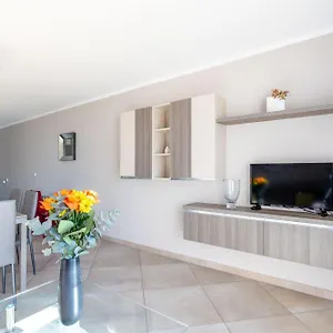  Apartment Le Midi 8 By Estates